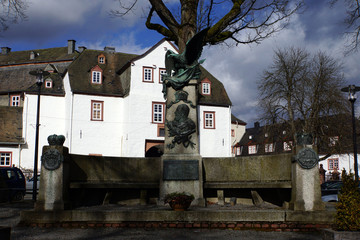 Denkmal an Kaiser Wilhelm I vor Schloss Berleburg