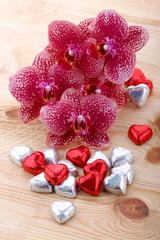 Orchidea con cuoricini