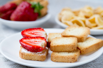 Obraz na płótnie Canvas Toast with strawberry