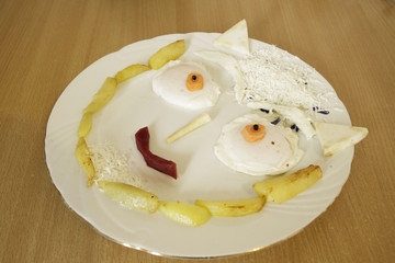 Funny face serving fried eggs