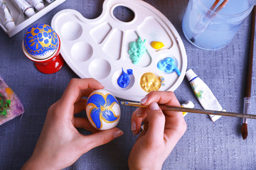 Painting Easter eggs by female hands