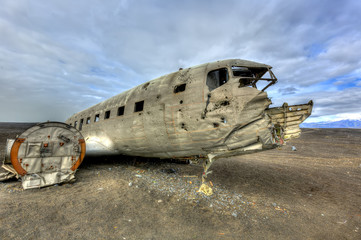 Fototapeta na wymiar The epic plane wreck on the black beach in south Iceland