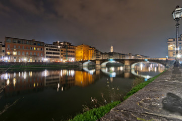 Fototapeta na wymiar river Arno and Ponte Vecchio night view in Florence