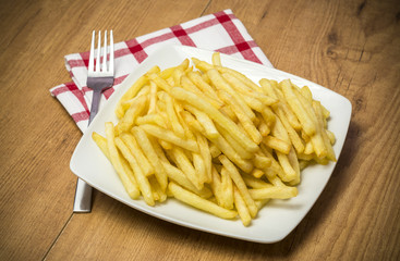 Patatas fritas en plato