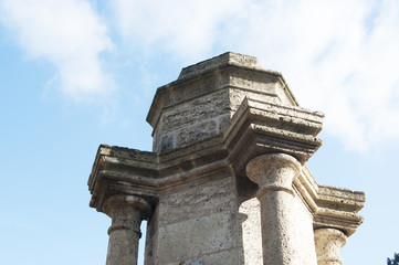 Fragment zabytkowej kolumny © agnieszkalll