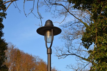 Straßenlaterne Straßenlampe vor Himmelblau