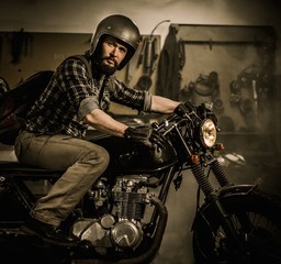Fototapeta na wymiar Rider and his vintage style cafe-racer motorcycle 