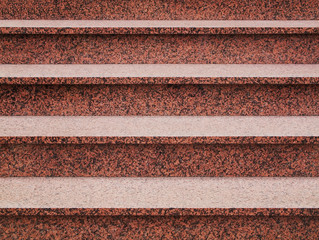 Moderne Außentreppe aus rosa Granit frontal