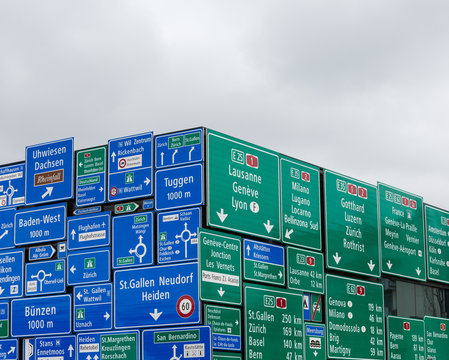 Schilder im Verkehrshaus
