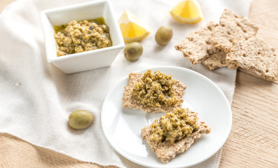 Wholegrain crackers with olive tapenade