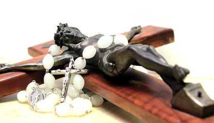 crocifisso con rosario