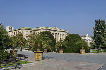 Fototapeta premium Courts of justice and garden in Ruse town