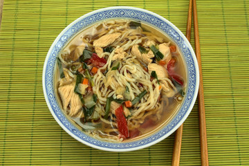 soupe aux ramen et poulet