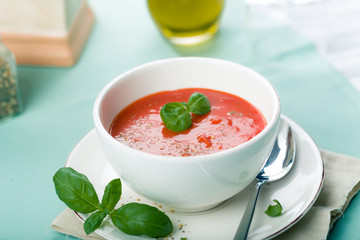 Tomatensuppe mit Frischen Basilikum