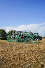 Obraz premium Landtechnik, bodennahe Gülleausbringung, Schleppschläuche