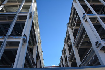 Almac&eacute;n industrial, Obras