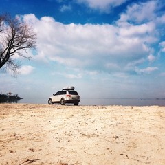 Car on the bank of the sea