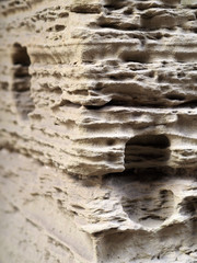 Verwitterte Sandsteinmauer