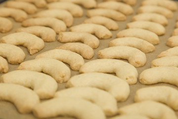 Backblech und Backpapier - Vanillekipferl