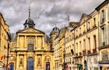 Fototapeta na wymiar View of the Notre-Dame church in Versailles - France