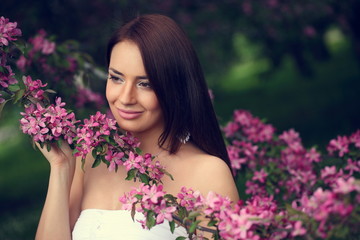 Fototapeta premium girl in flowers of apple tree