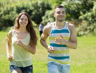 Fototapeta na wymiar friends jogging on summer