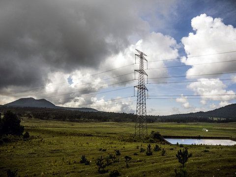 Torre el&eacute;ctrica en el Ajusco