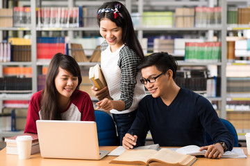 Students with laptop