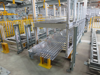 Aluminum lines on a conveyor belt in a factory.