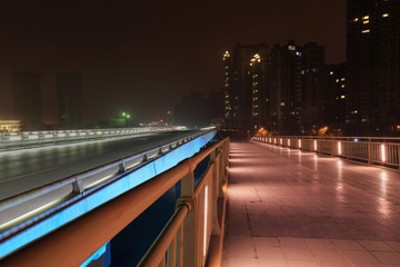 Naklejka premium modern bridge at night