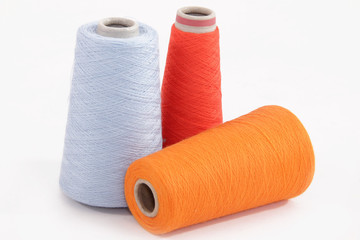 Different colors threads