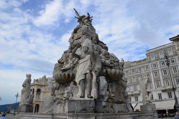 Fototapeta na wymiar Fontaine des 4 continents, Trieste
