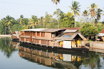 Fototapeta na wymiar Traditional Indian houseboat cruising near Alleppey on Kerala ba