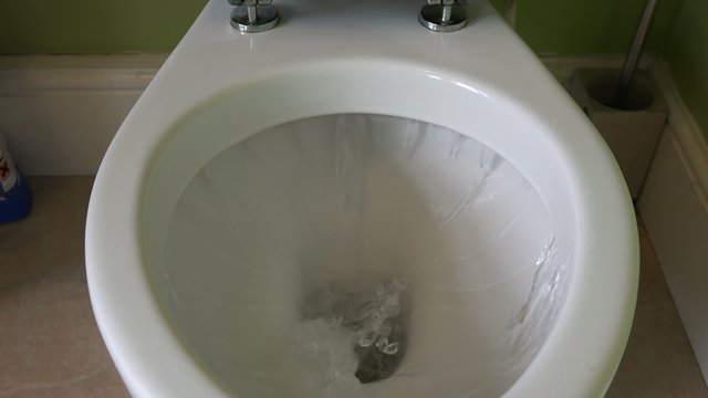 4k toilet being flushed