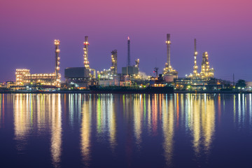 Fototapeta premium Oil Refinery at twilight