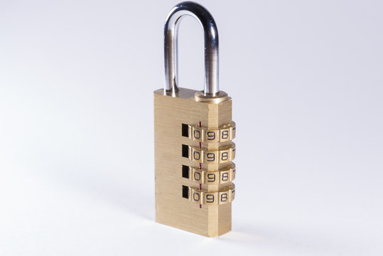 Candado de combinaci&oacute;n.