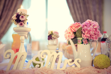 Wedding presidential table arrangement