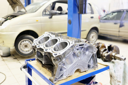 The image of cylinder block of truck engine
