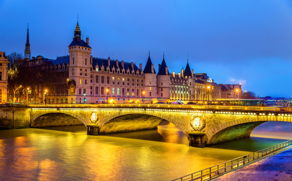 Fototapeta The Pont au Change and the Conciergerie in Paris - France