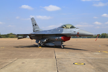 Fototapeta na wymiar F-16 show on children's Day at Korat Wing 1 Royal Thai Airforce