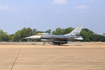 Fototapeta na wymiar F-16 show on children's Day at Korat Wing 1 Royal Thai Airforce