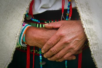 Foto op Canvas Closeup of an indigenous woman's hands, Chimborazo, Ecuador © Fotos 593