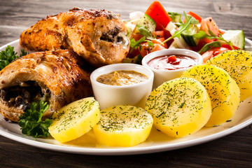 Grilled chicken fillets and vegetables