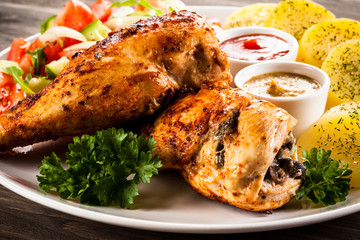 Grilled chicken fillets and vegetables