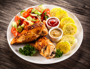 Grilled chicken fillets and vegetables