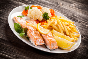 Fried salmon and vegetables