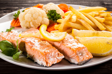 Fried salmon and vegetables