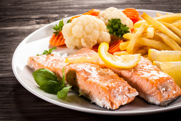 Fried salmon and vegetables