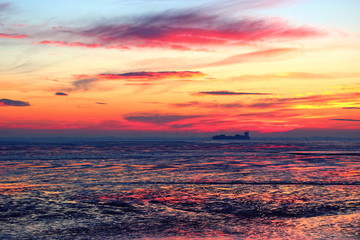 Sonnenuntergang Nordsee mit Schiff