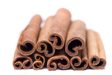 Pile of aromatic cinnamon sticks.